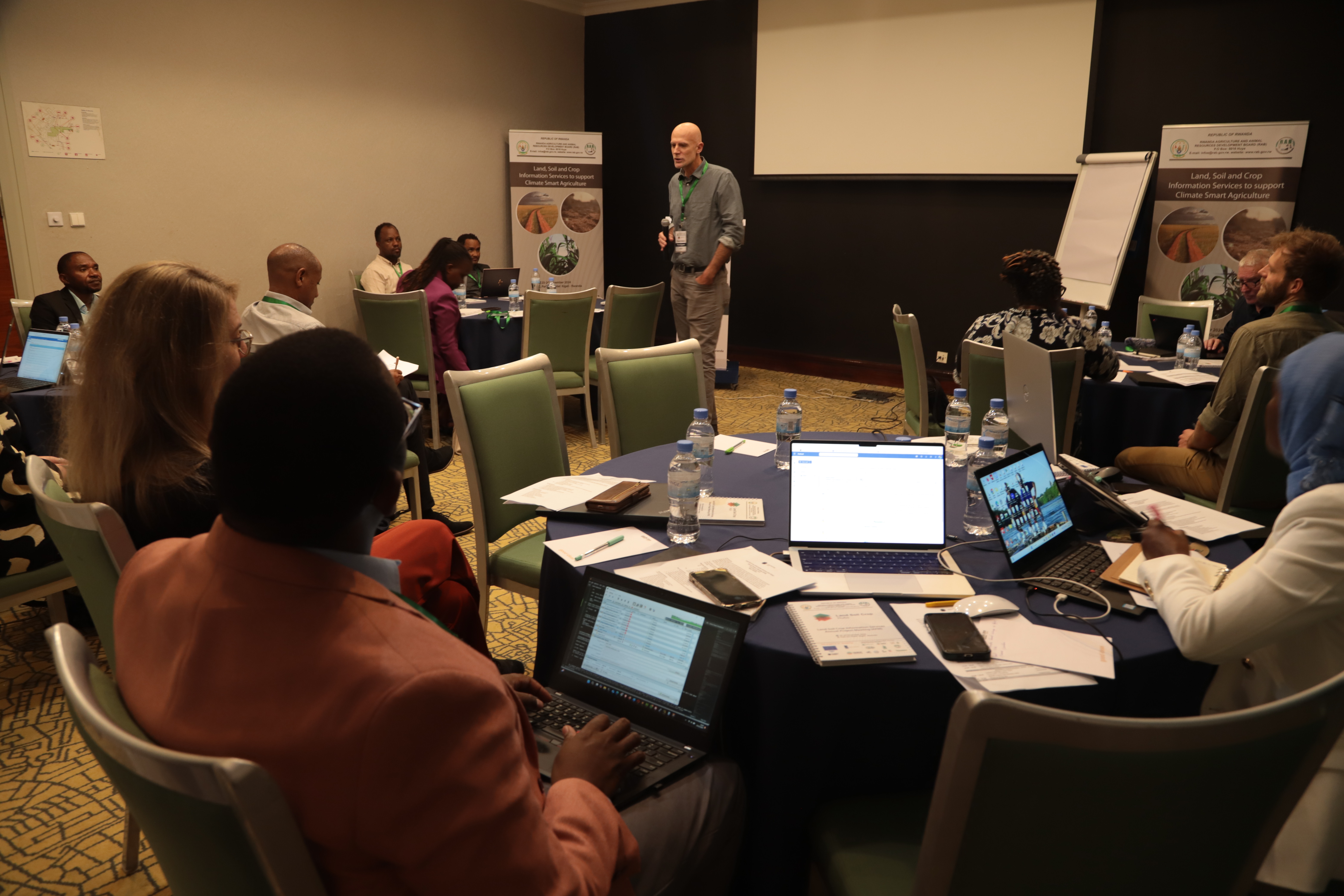 Pascal Debons (WCDI) presenting during a working session.